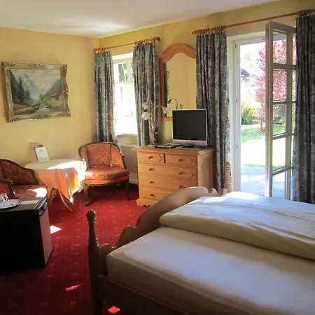 Edelweiss Garni Hotel 4*