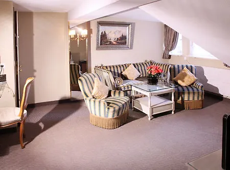 Edelweiss Garni Hotel 4*