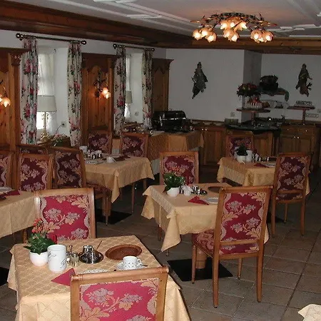 호텔 Edelweiss Garni 4*