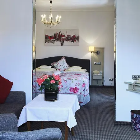 호텔 Edelweiss Garni 4*