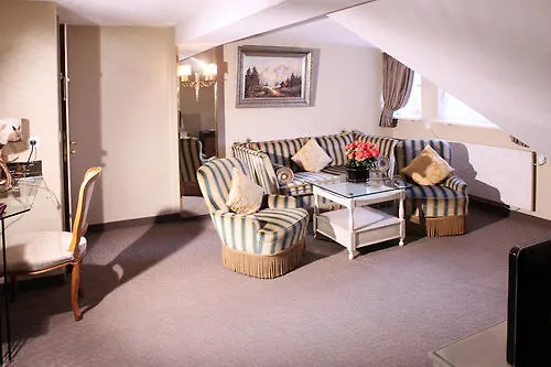 Edelweiss Garni Hotel 4*