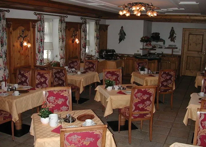 Hotel Edelweiss Garni 4*